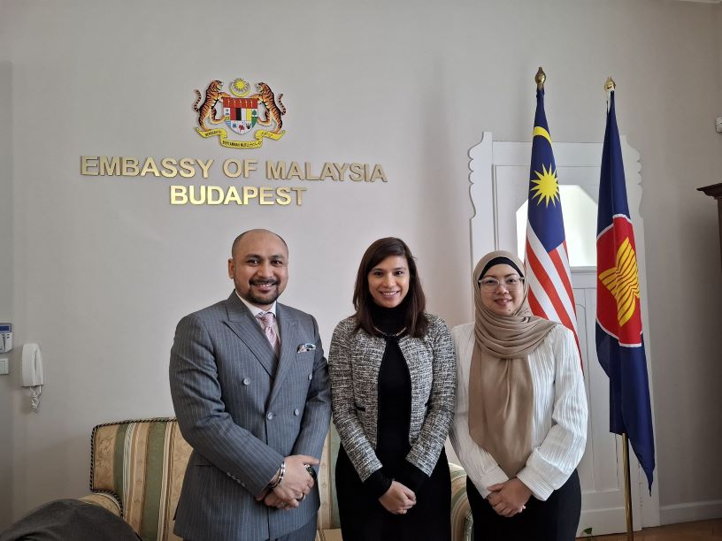 MYEmbBudapest's tweet photo. Today morning, Mr. Hadzizi Noor Shahidan, the Trade Commissioner from Malaysia External Trade Development Corporation (MATRADE) Warsaw paid a courtesy call on Ms. Vanitha Gopalakrishnan, Charge d'Affaires at the Embassy of Malaysia in Buda-pest. https://t.co/nacloAFClY