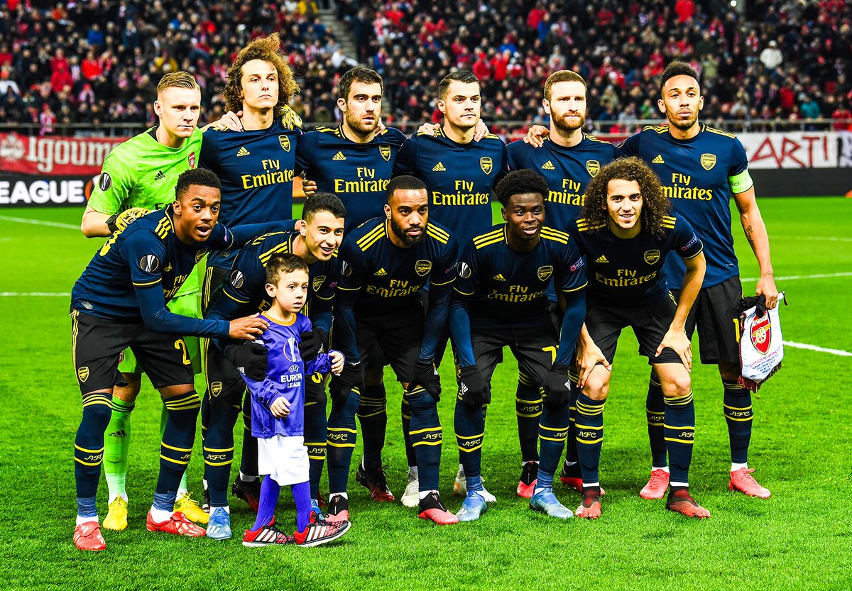 Cleanse your timeline with the mascot who wandered into the Arsenal team photo five years ago 🤗