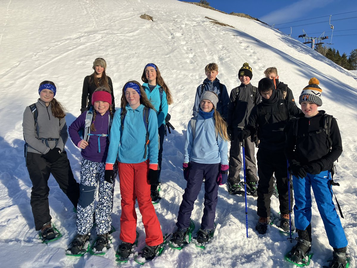 🇸🇪AA25 Yesterday, the Arctic Adventurers donned snowshoes and climbed through the woods over Vitberget and down to a frozen lake. Here we lit a fire and cooked lunch, before snowshoeing back over the ridge and home