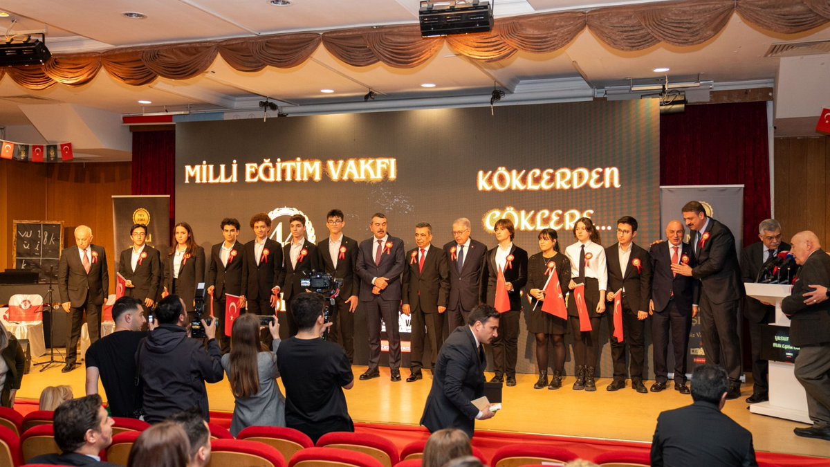 Millî Eğitim Vakfı olarak 44. yılımızı gurur ve coşkuyla kutladık. Etkinliğimize teşrif eden T.C. Millî Eğitim Bakanı Sn. Yusuf Tekin, Vakıflar Genel Müdürü Sn. Sinan Aksu, Ankara İl Millî Eğitim Md. Sn. Yaşar Koçak, Sn. Turgut Altınok ve kıymetli misafirlerimize teşekkür ederiz.