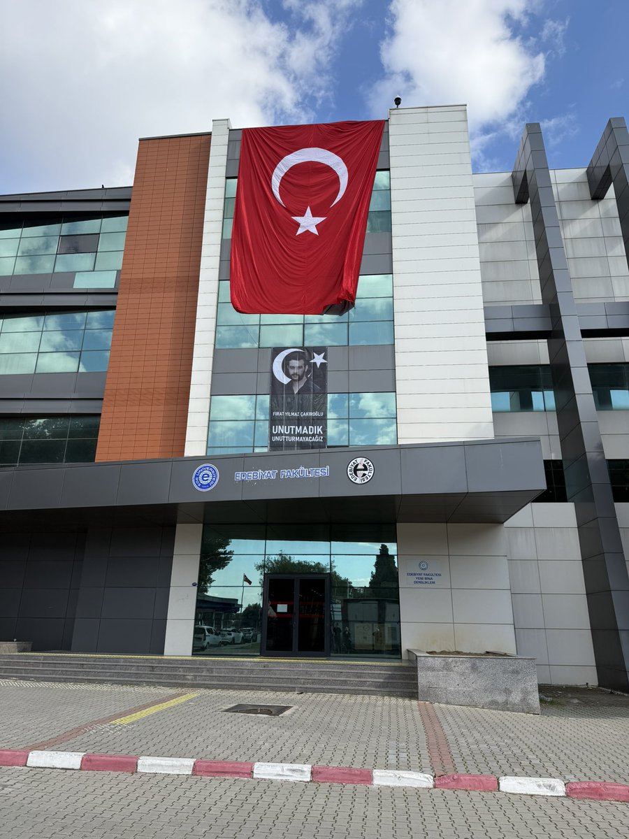 10 yıl önce Ege’de hayallerimiz gençliğimiz ve Yusuf Yüzlümüz kaldı. Fırat’ın bayraklaştığı yerde dün, bugün ve tüm yarınlar burada olacağız. #FıratYılmazÇakıroğlu