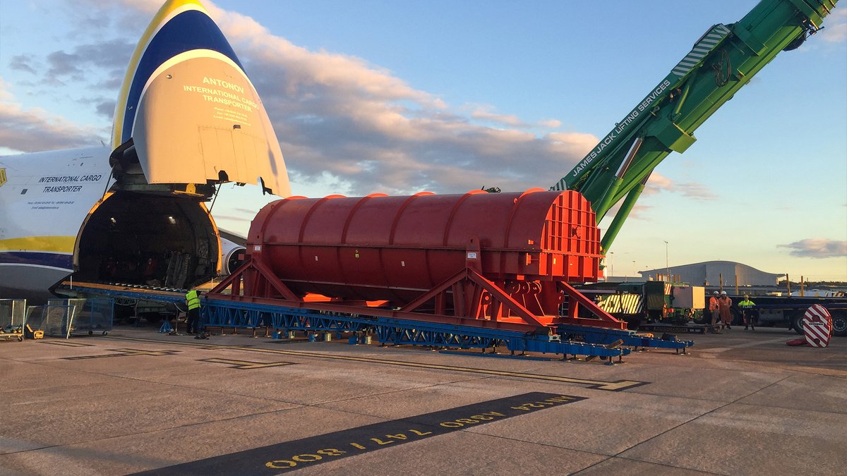 CollettLtd's tweet image. #ThrowbackThursday 

Collett delivered a 100T gas turbine rotor to Saltend Power Station after its arrival on the Antonov 124. Once the new unit was operational, we returned to transport the original turbine to Rotterdam for refurbishment.

#TBT #HeavyTransport #PoweringTheFuture
