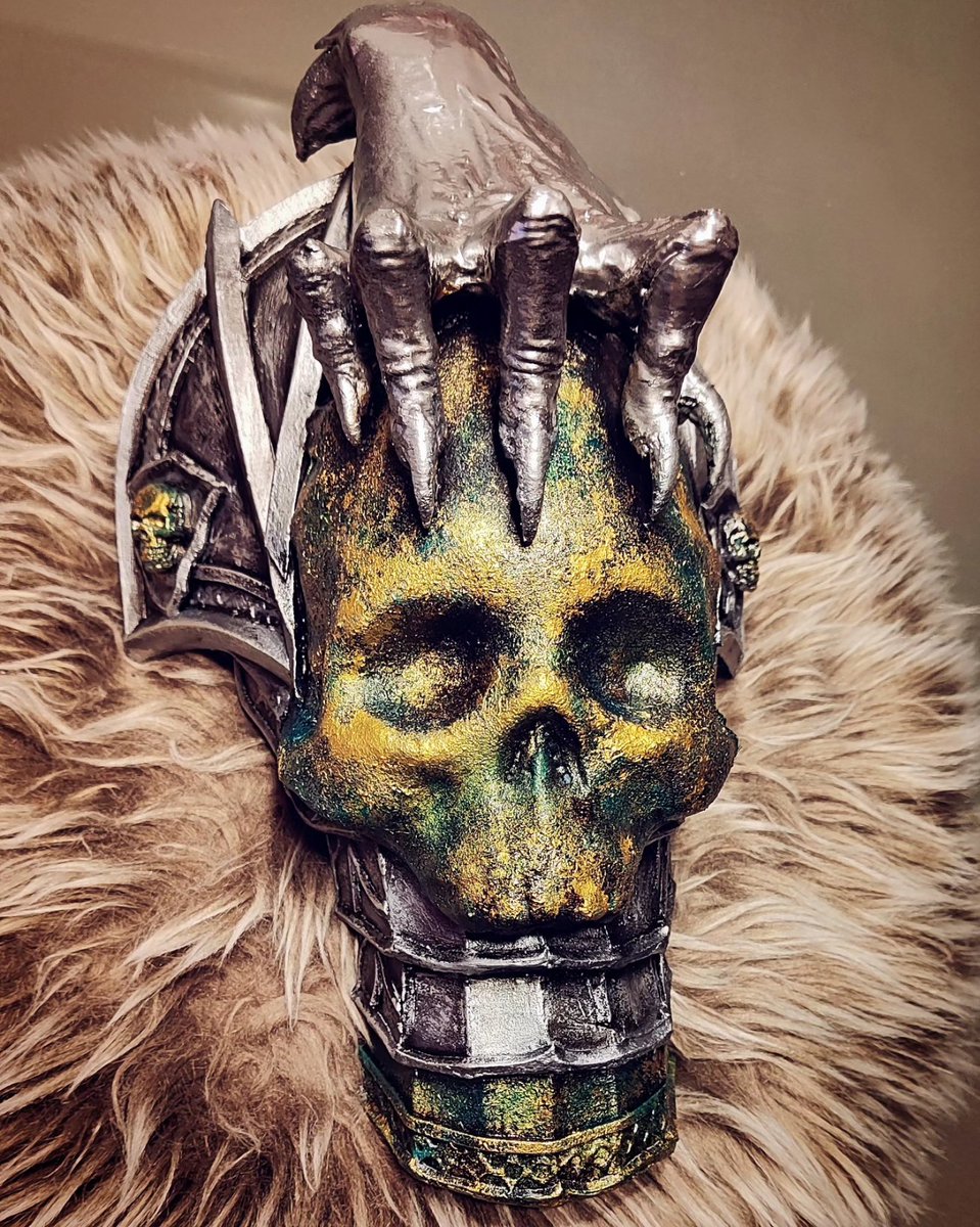 sinister__rogue's tweet photo. Reaper's embrace pauldron made out of Eva foam, Worbla and the hand on top is 3d printed 🌹
#cosplay #foamarmor #foam #evafoam #worbla #bg3cosplay #bg3 #reapersembrace #handmade #BaldursGate3 https://t.co/dvfYzX56eu