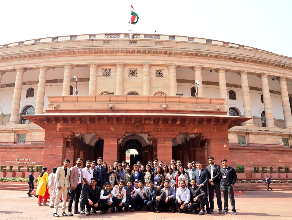 LokSabha_PRIDE's tweet photo. On the sidelines of the training programme, the participants were given a tour of the iconic Parliament House🇮🇳, Samvidhan Sadan and Prerna Sthal.
#ParliamentVisit
#Trainess
#ISTM
#CSS
#Training
@LokSabha_PRIDE
@mpa_india
@DoPTGoI
@MIB_India
@PIB_India
@sansad_tv
3/3 https://t.co/arEV6HKcDq