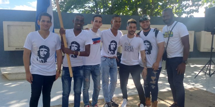MezquiaDai22204's tweet photo. “Yo sé que cuando un pueblo está unido como este y tiene fe y tiene hombres que no lo van a traicionar, es un pueblo invencible; y que a la Revolución nada ni nadie podrá vencerla”.
#ArtemisaJuntosSomosMás 
#BTJArtemisa
#BTJ60
#MJMArtemisa https://t.co/1lH7y9mmAd