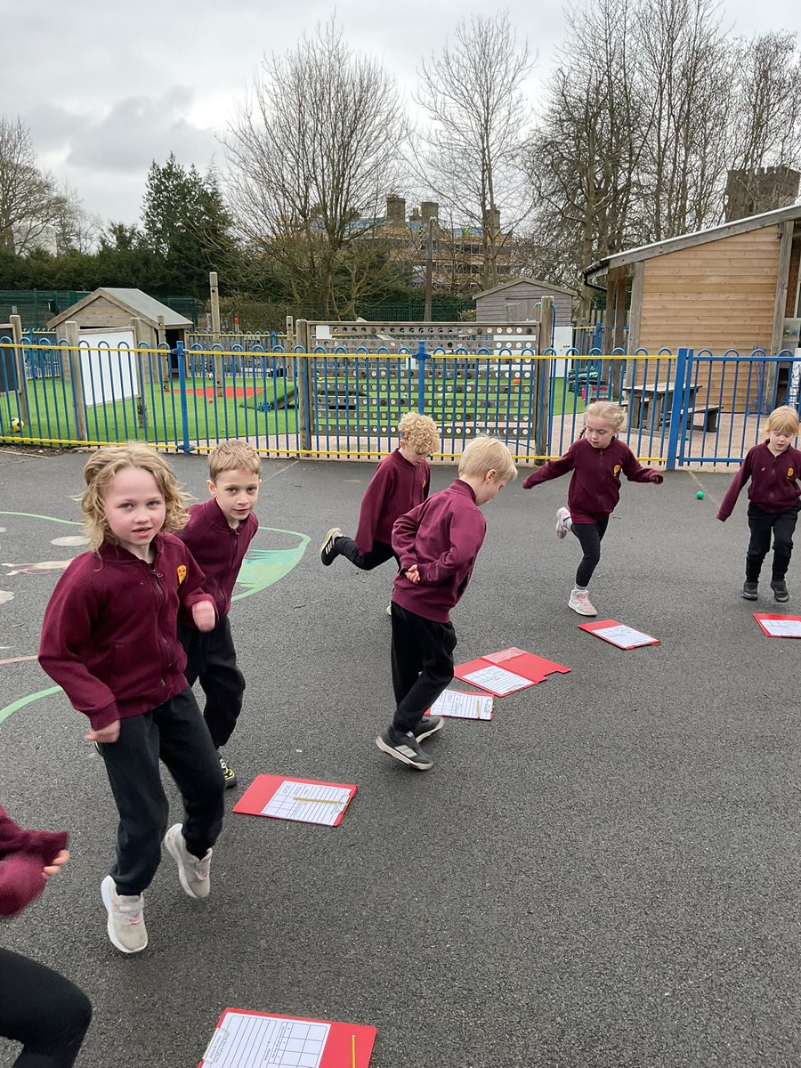 PDA_Y2's tweet image. Exploring the effect of exercise on our bodies and recording our observations over time. 👀👍🏃‍♂️🏃‍♀️🏃#pdascience #pdape