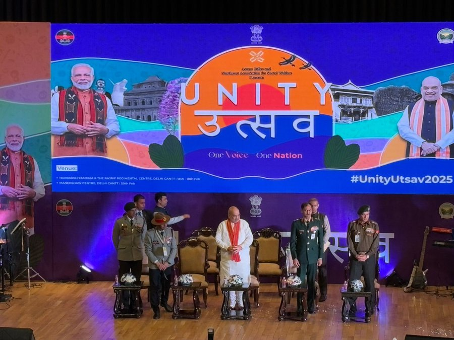 ddnewsagartala's tweet image. 🇮🇳 স্বরাষ্ট্রমন্ত্রী @AmitShah দিল্লিতে অসম রাইফেলস ও নর্থ-ইস্ট এসোসিয়েশন ফর সোশ্যাল ওয়েলফেয়ার আয়োজিত "একতা উৎসব--এক কণ্ঠ, এক দেশ" সাংস্কৃতিক অনুষ্ঠানে অংশ নিয়েছেন। এতে উত্তর-পূর্ব ভারতের ঐতিহ্য, সংস্কৃতি ও জাতীয় একতা উদযাপন করা হচ্ছে। 🎭#UnityUtsav  
@DDNewslive