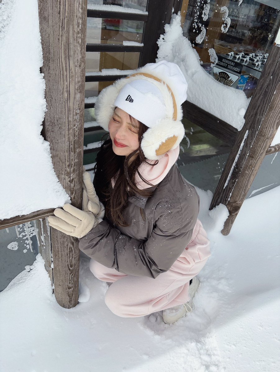 みなさんお疲れ様です⛄️

−11°の世界へ行ってきました！❄️
体を張った撮影頑張りました📷

この後顔が真っ赤になった🥶

#被写体モデル　#赤城山