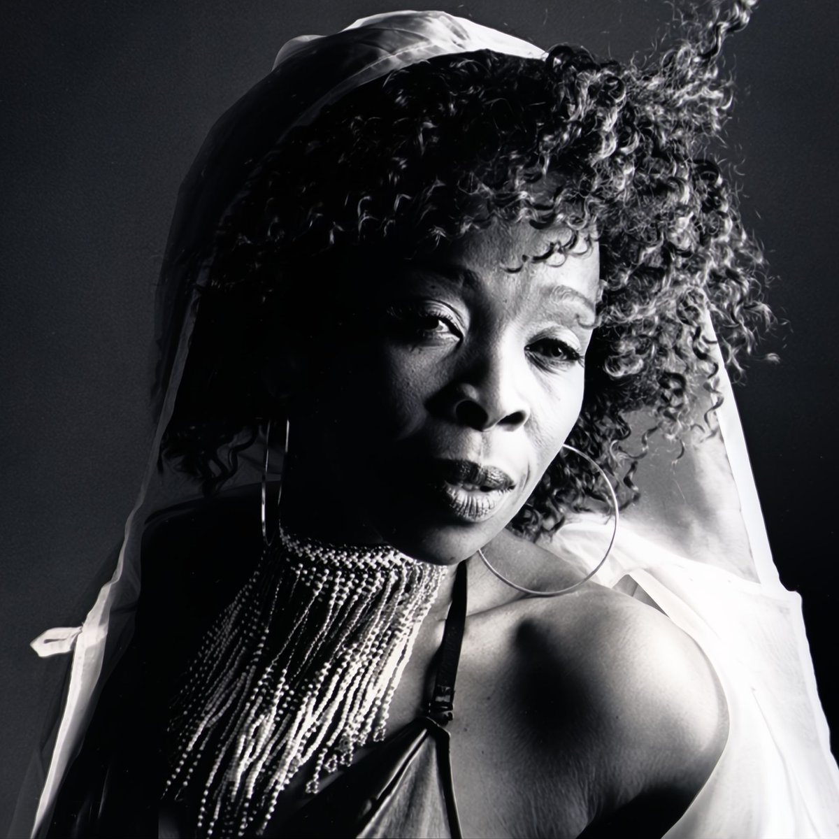 ubuntu_fm's tweet photo. #RIP Suthukazi Arosi ❤️ 🙏 😔 It is with great sadness in our hearts that we inform you that our sister, friend and spiritual guide has passed away. Our thoughts and prayers go out to family, friends and those who were touched by her presence, her music, and her spirit.
#UbuntuFM https://t.co/4TXMkwhoZi