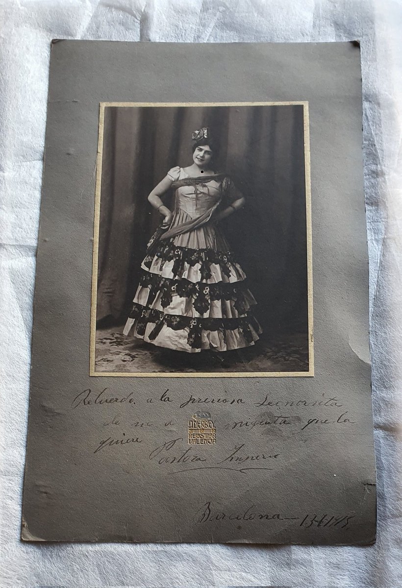 CarlosColeccion's tweet photo. Hoy se celebra el Día Internacional del Fotógrafo y Camarógrafo, y con tal motivo compartimos una de las últimas adquisiciones, que integra uno de los fondos más extensos de la CCMB: el de Pastora Imperio. 📷 J. Derrey, dedicada en Barcelona en 1915.
@Zaidahu39509 
@carlosmb1974 https://t.co/rnsxTAy49l