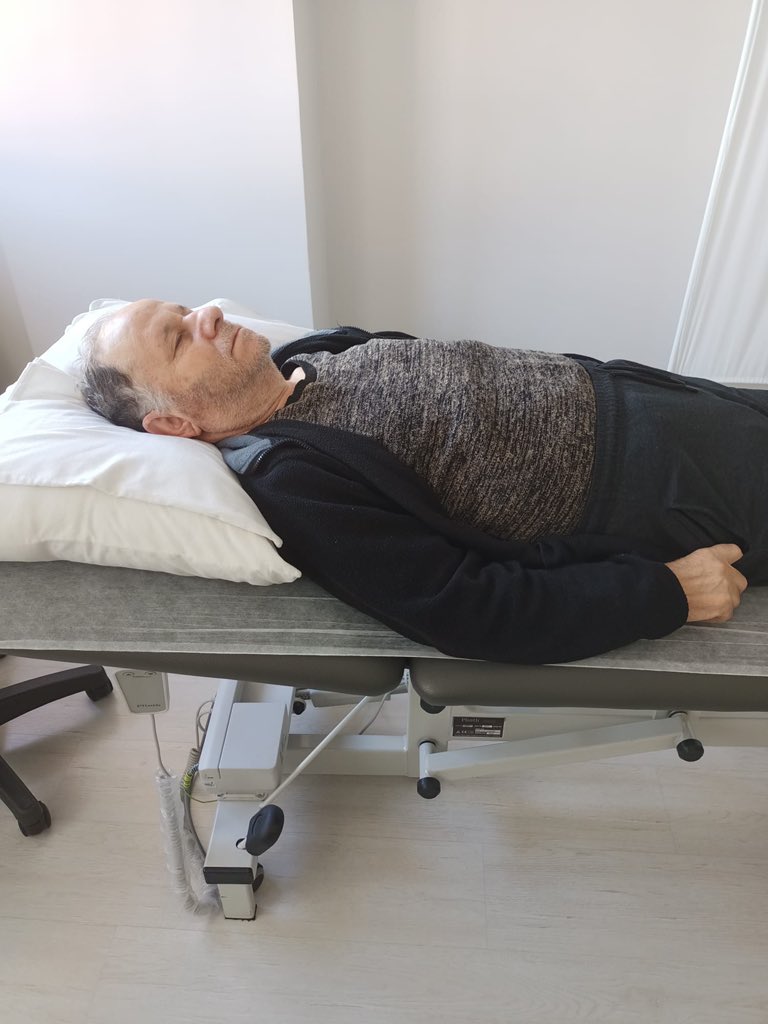 suedarlan's tweet photo. Ne hale geldi babacım. Ne kadar neşeli,mutlu bir insandı. Şu sıralar babamdan duyduğum cümleler; ölmek üzereyim,berbat haldeyim,ne zaman çıkacağım buradan?….. 
Bir babanın evlada söyleyeceği laflar mı bunlar!!! @ADLITIPKURUMU @adalet_bakanlik https://t.co/ou8i1YFtHC