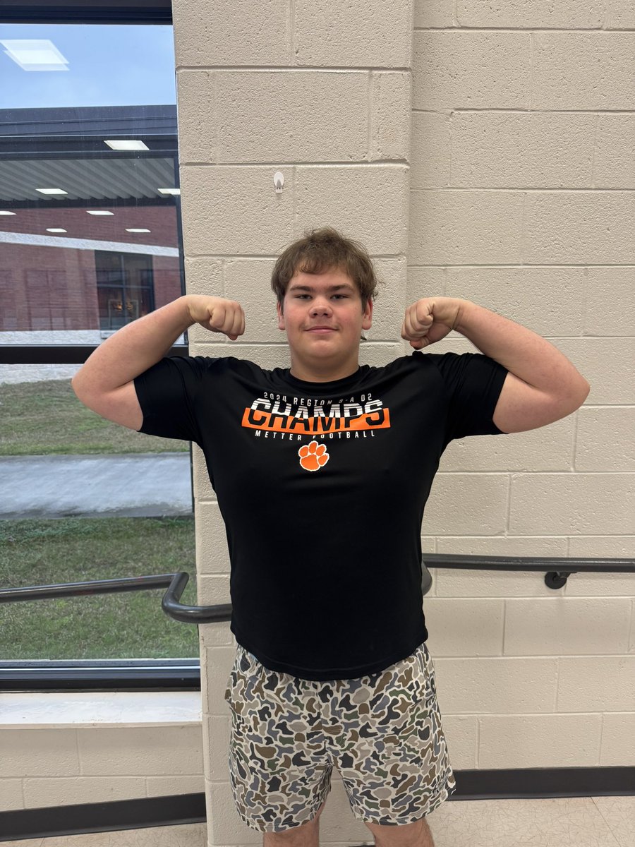 Congrats to our Week 4 Lifters of the Week! Kasi Johnson and Jonathan Minis. Both embodied what it means to chase greatness! #JustWork #LOTW