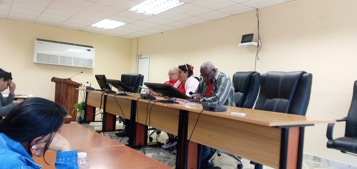 jsuareztano's tweet photo. Se discute el plan y presupuesto de la economía para el 2025 con los trabajadores de la oficina central de @Conavil_ECM. #UnidosXCuba #LatirAvileño #HacemosFuturo https://t.co/YuQctiL62E