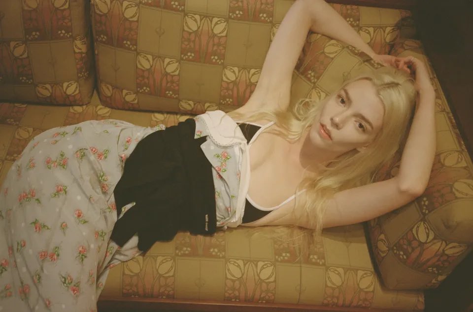 everyhouranya's tweet photo. anya taylor-joy photographed by sebastian faena for vogue españa https://t.co/RZMg58AJeY