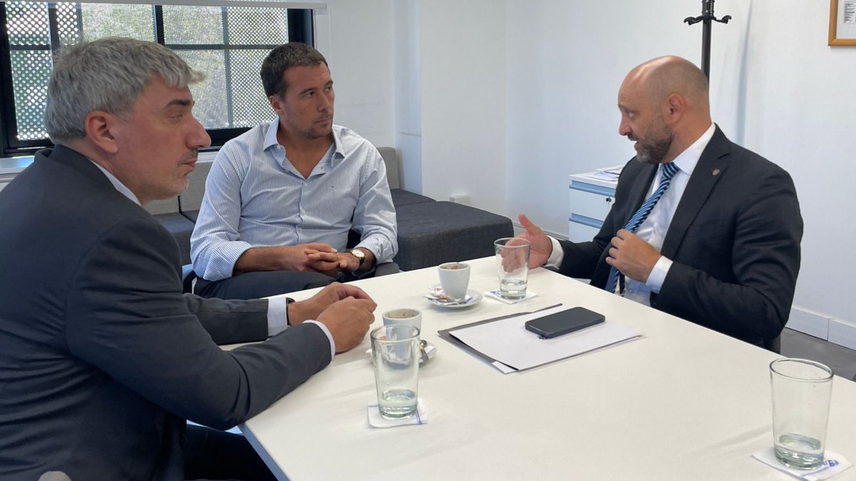 La #RegiónLitoral pide un modelo de gestión más justo y eficiente para la #Hidrovía. Queremos un proceso transparente, con control de las provincias y el sector privado. ¡Es clave para el desarrollo de nuestro país! 🚢💼 #InfraestructuraFederal