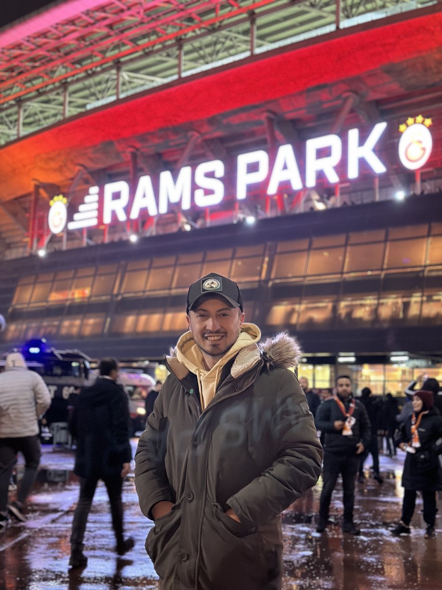 erenalkis's tweet image. Niyet ettim erteleme iptal olmadan bir maç izleyip Hollanda’ya dönmeye. Amin 🤲 #gsvsaz #GalatasaraySK