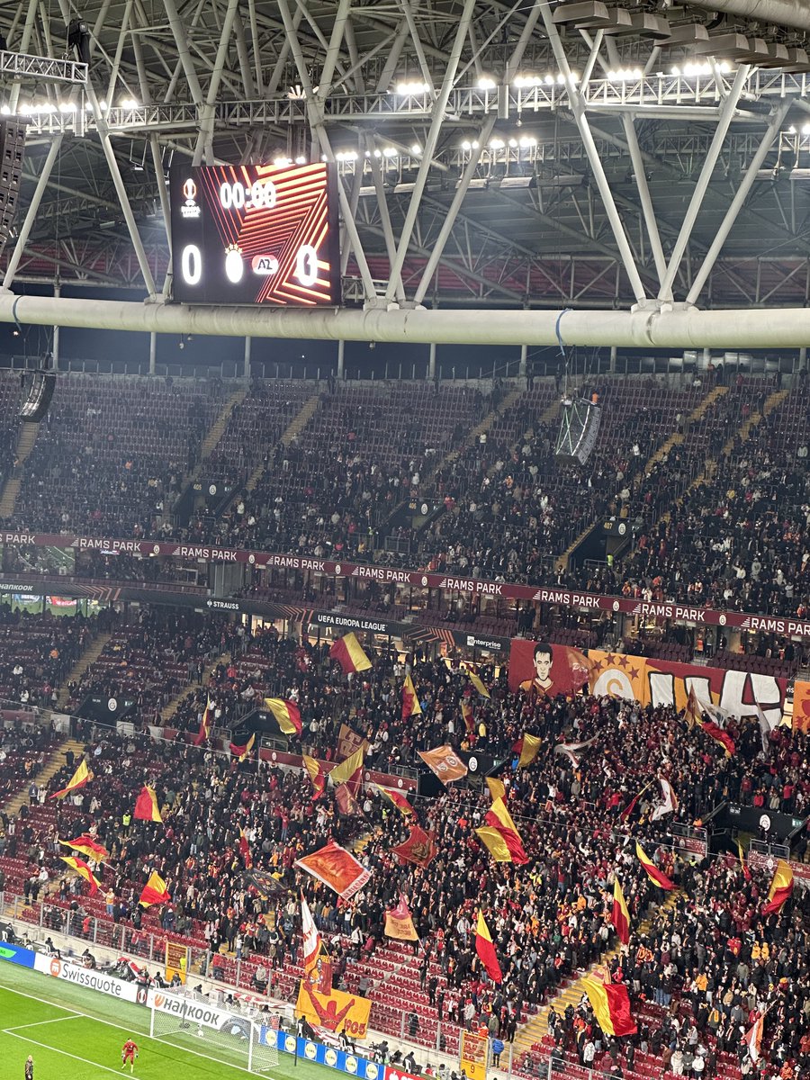 erenalkis's tweet image. Niyet ettim erteleme iptal olmadan bir maç izleyip Hollanda’ya dönmeye. Amin 🤲 #gsvsaz #GalatasaraySK