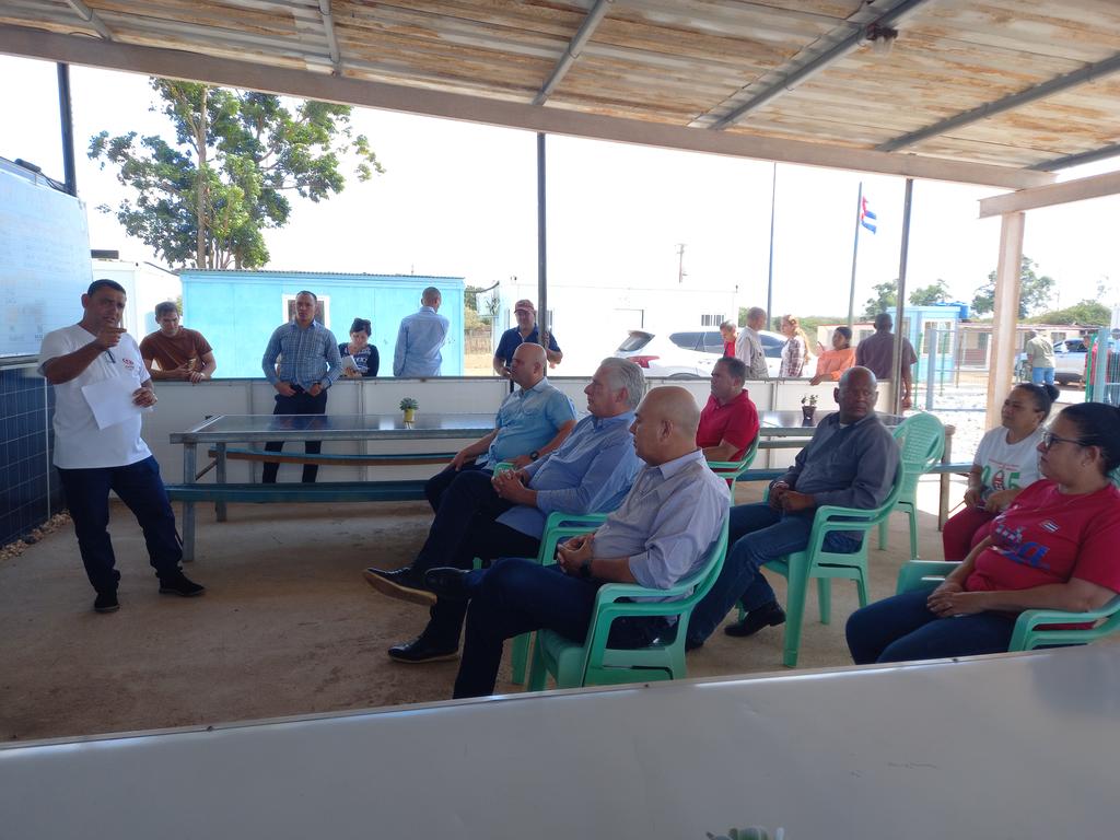 🇨🇺|| Acompañamos al Primer Secretario del Comité Central del Partido y presidente de la República de Cuba <a href="/DiazCanelB/">Miguel Díaz-Canel Bermúdez</a> en su recorrido por áreas de interés socioeconómico en Villa Clara.
#VillaClaraConTodos #JuntosPorVillaClara