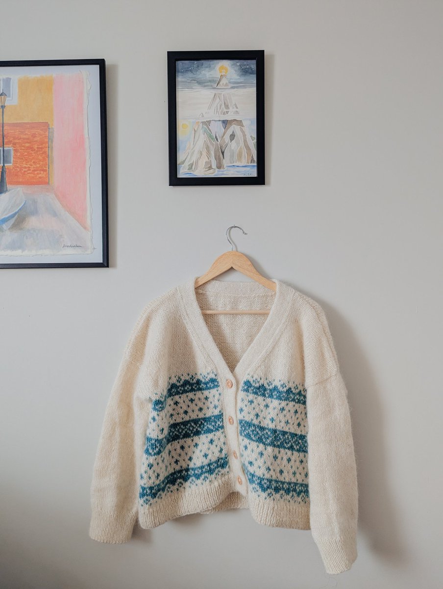 Booksnknitting's tweet photo. Finished my SHINee cardigan in time for the Taemin concert in Helsinki. #TAEMIN_WORLD_TOUR #TAEMINinHelsinki #TAEMIN_Helsinki #Ephemeral_Gaze #Ephemeral_Gaze_in_Finland https://t.co/ZZIY3fG93g