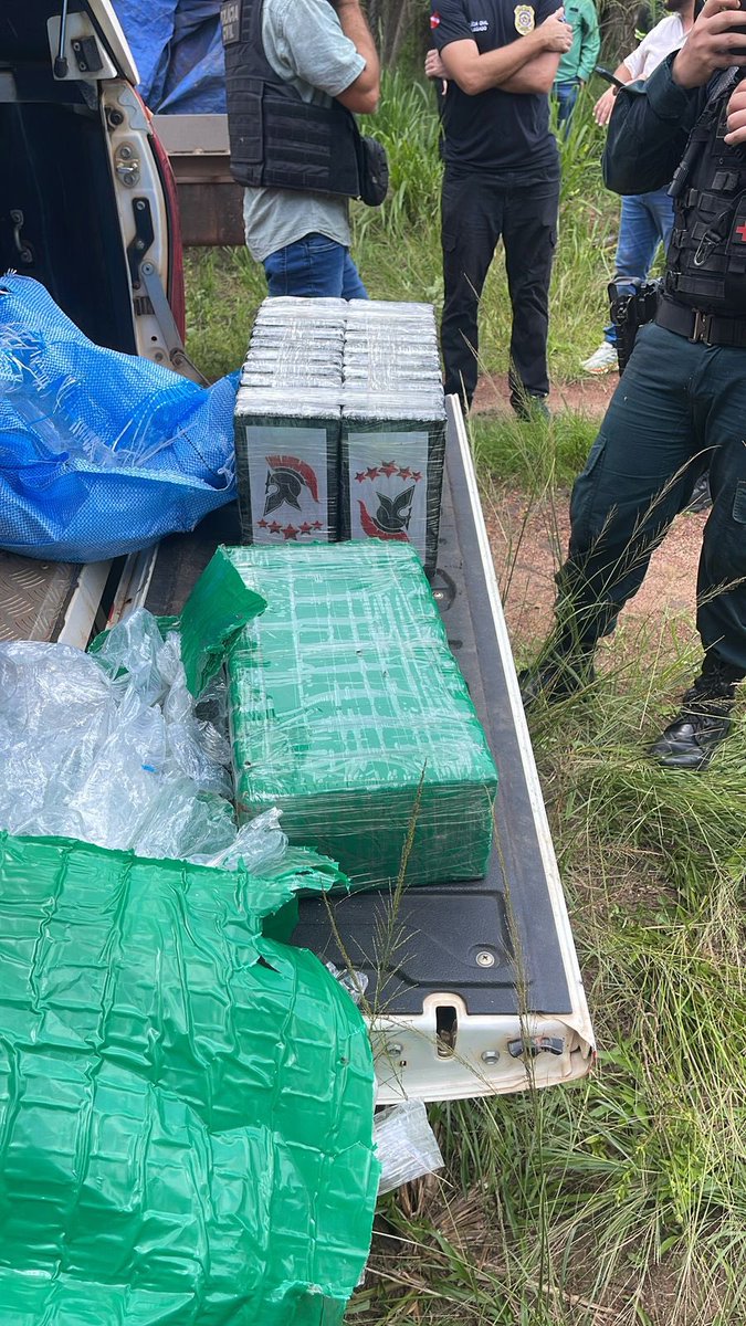 Equipes das polícias Civil e Militar encontraram drogas próximo da aeronave que caiu em Bonito, nordeste do Pará.