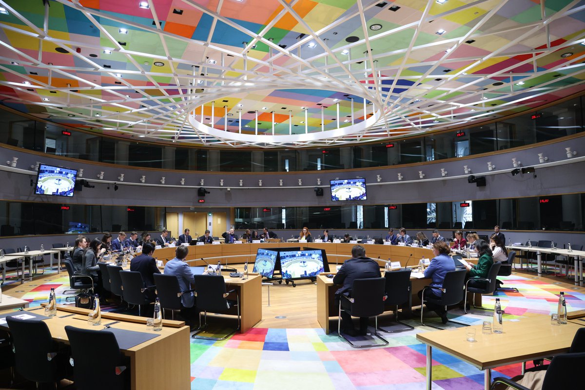 FinlandinEU's tweet photo. University students from all 27 EU Member States are in Brussels to take part in the #ConSIMium simulation at the @EUCouncil, experiencing first-hand what a Council day looks like.

Ambassador @JoriArvonen was delighted to welcome the 🇫🇮 delegation to our Perm Rep today! https://t.co/T3WKFmEuCJ
