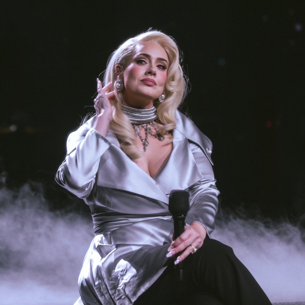 Adele Laurie Brasil tweet media