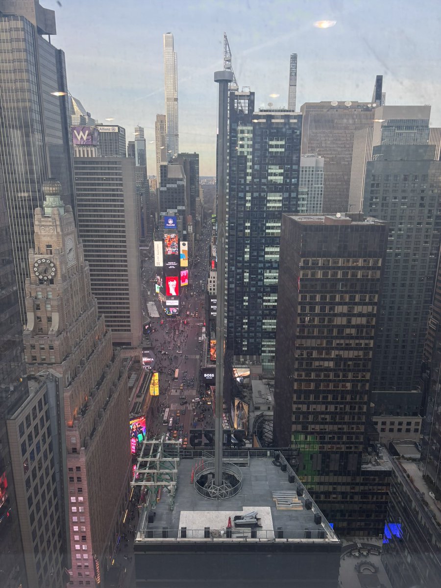 MassCorp_GC's tweet photo. Hey #TimesSquare! 🎉
What’s better than working at a job site with a view of the iconic #NewYearsEve ball? Our team, #TeamMass, had a front-row view while working on our latest project.
#Construction #BuildingYourFutureToday #MWBE #NYC #NYCViews https://t.co/wRhGuM0Yei