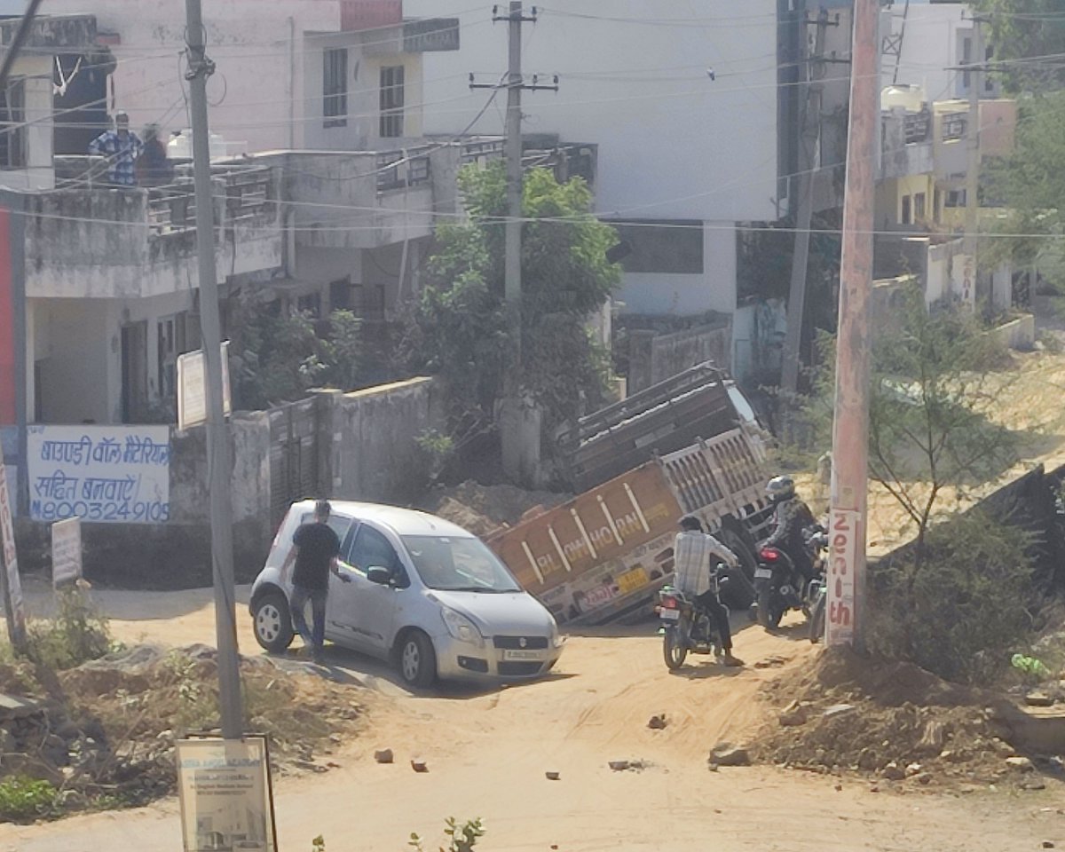 .
#RoadAccident #RoadSafety #Jaipur #JaipurNews #transport