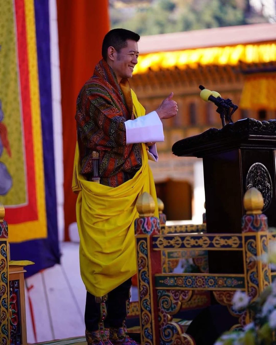 chimsd99's tweet photo. On this joyous occasion of His Majesty’s Birth Anniversary, I join the nation in offering heartfelt prayers for His Majesty’s good health, happiness, and long life. Happy birthday la, Your Majesty🙏🙏🙏 https://t.co/oc7f9gMVRa