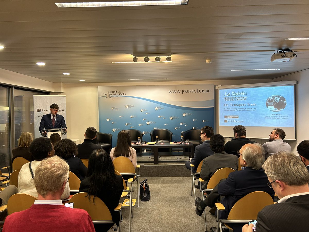 Lukas Sieper, MdEP (@lukassiepermdep) on Twitter photo 🚨 Europe’s transport trade is in crisis! 🚨
Tonight, at the Green Mobility Magazine Soirée in the <a href="/PressClubBXLEU/">Press Club Brussels Europe</a>, I spoke about rising costs, blocked trade routes & geopolitical risks 🚨 Europe’s transport trade is in crisis! 🚨
Tonight, at the Green Mobility Magazine Soirée in the <a href="/PressClubBXLEU/">Press Club Brussels Europe</a>, I spoke about rising costs, blocked trade routes & geopolitical risks