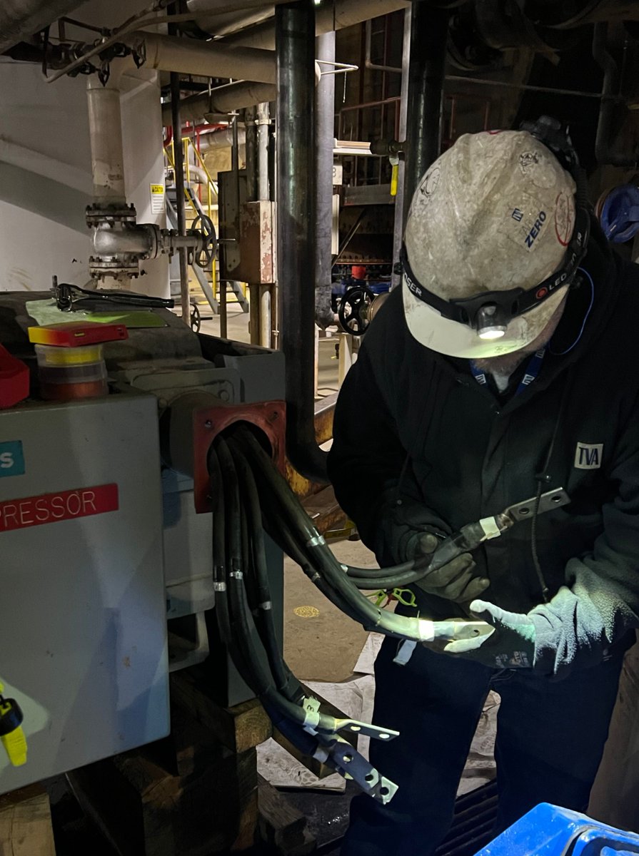 Cold temperatures are driving up energy use. 🥶
Employees across our fleet are working hard to keep our units running to meet the electricity demand. It takes a team effort to deliver reliable power to your home!
Here are some tips on how you can help! ⬇️ tva.me/hNWP50V3AUC
