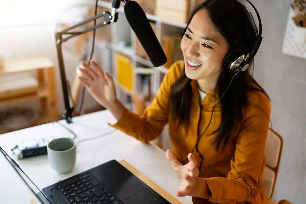 Podcasts are now shaping everything from politics to purchasing decisions.

🔹 75% of people trust hosts when making buying choices
🔹 56% say host endorsements build brand trust

Now's the time to launch a #brandedpodcast. Find out why in <a href="/techcouver/">Techcouver</a>: techcouver.com/2025/02/18/why…