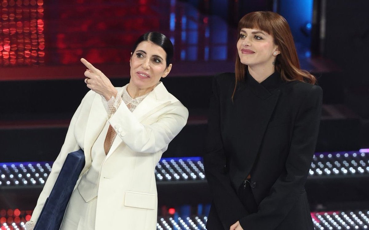 CiroCaldieri's tweet photo. Tesoro guarda lassù la maestosità del caxxo che me ne frega dell’opinione di Mogol!

Scusate ma era dovuto!

@Giorgia @NaliOfficial https://t.co/CvBCot6PYy