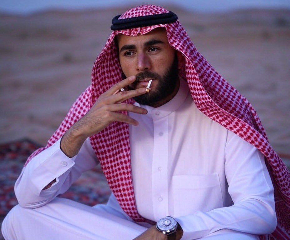 يقول الشاعر كريم بن زيمه السلمي في اخر ملعبه بمحافظة الكامل

الله يستر من التحكيم
واللوبي الازرق الظالم

السبت ترا الوعد فالقيم
عليهم نضحك العالم