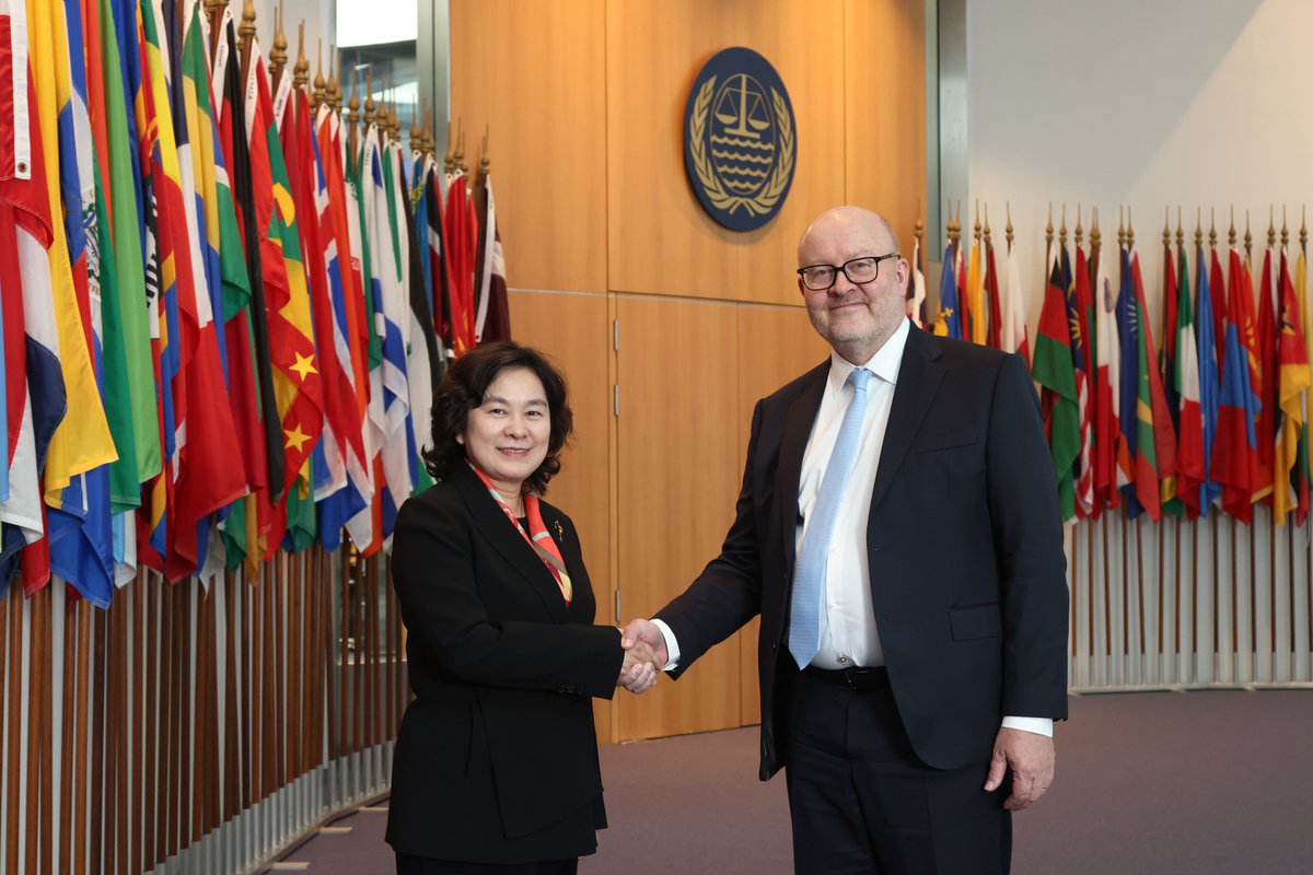 M. Tomas Heidar, Président du Tribunal international du droit de la mer, a reçu aujourd’hui la Vice-Ministre des affaires étrangères de la République populaire de Chine, Mme Hua Chunying, au Tribunal.