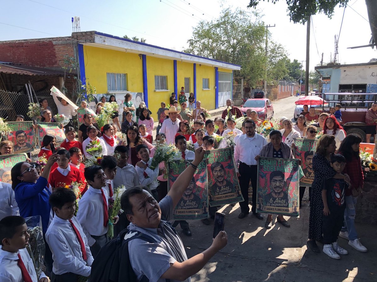 Avispa_Midia's tweet photo. Decenas de personas se congregaron este jueves (20), en #Almilcingo, #Morelos para recordar el asesinato del activista #SamirFlores quien resistió al #ProyectoIntegralMorelos. la consigna fue “Samir, no te enterramos, te sembramos”.
📸@esa_reynalda #FelizJueves #Mexico #DDHH https://t.co/AlHAI8aOYv