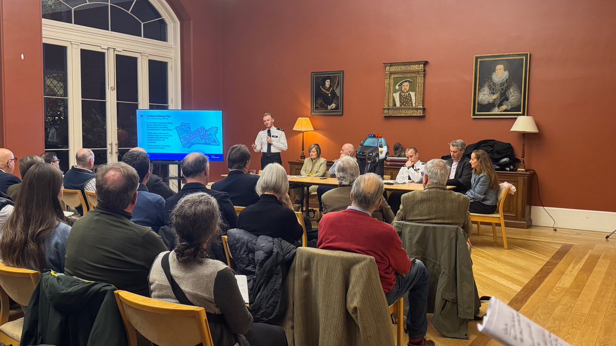 Great to hear from <a href="/metpoliceuk/">Metropolitan Police</a> about their new plan for Chelsea. Bringing together the 4 wards to deliver efficiencies and more boots on the ground.

Residents, Police and <a href="/RBKC/">Royal Borough of Kensington and Chelsea</a> working side by side.
