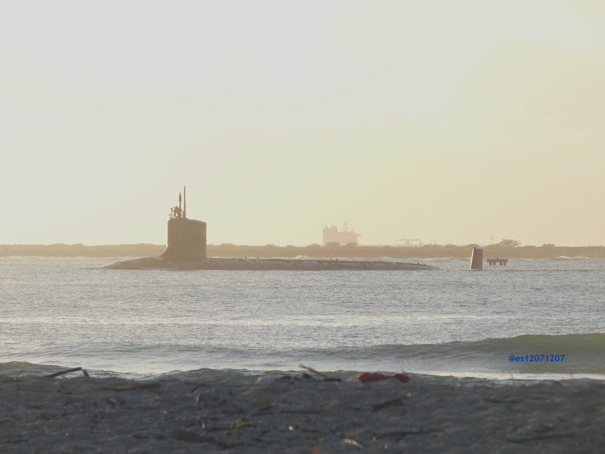 ES12071207's tweet photo. Virginia-class nuclear-powered attack submarine coming into Pearl Harbor, Hawaii  - February 20, 2024 #virginiaclass https://t.co/LEr5p5dnOO