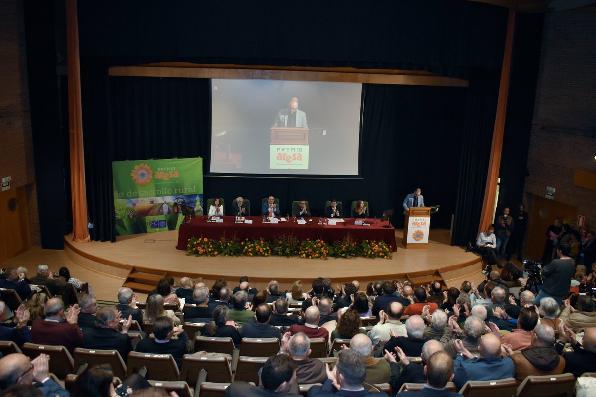🌼🌼 Tan só falta un día para a gala de entrega do XXV Premio Aresa de Desenvolvemento Rural

Mañá, ás 20:00 h, estaremos no auditorio da Facultade de Veterinaria de Lugo (<a href="/CampusTerraUSC/">Campus Terra USC</a>) para facerlle entrega do premio a #Traloagro  👏👏