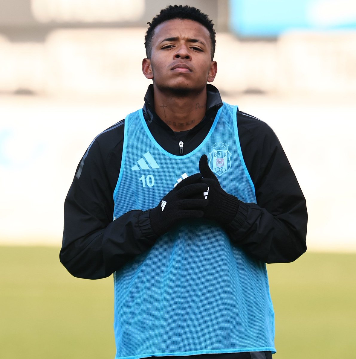 Keny Arroyo, eFootball'a eklendi.

Kadroya koyunca maksimum seviyesi 91 oluyor.