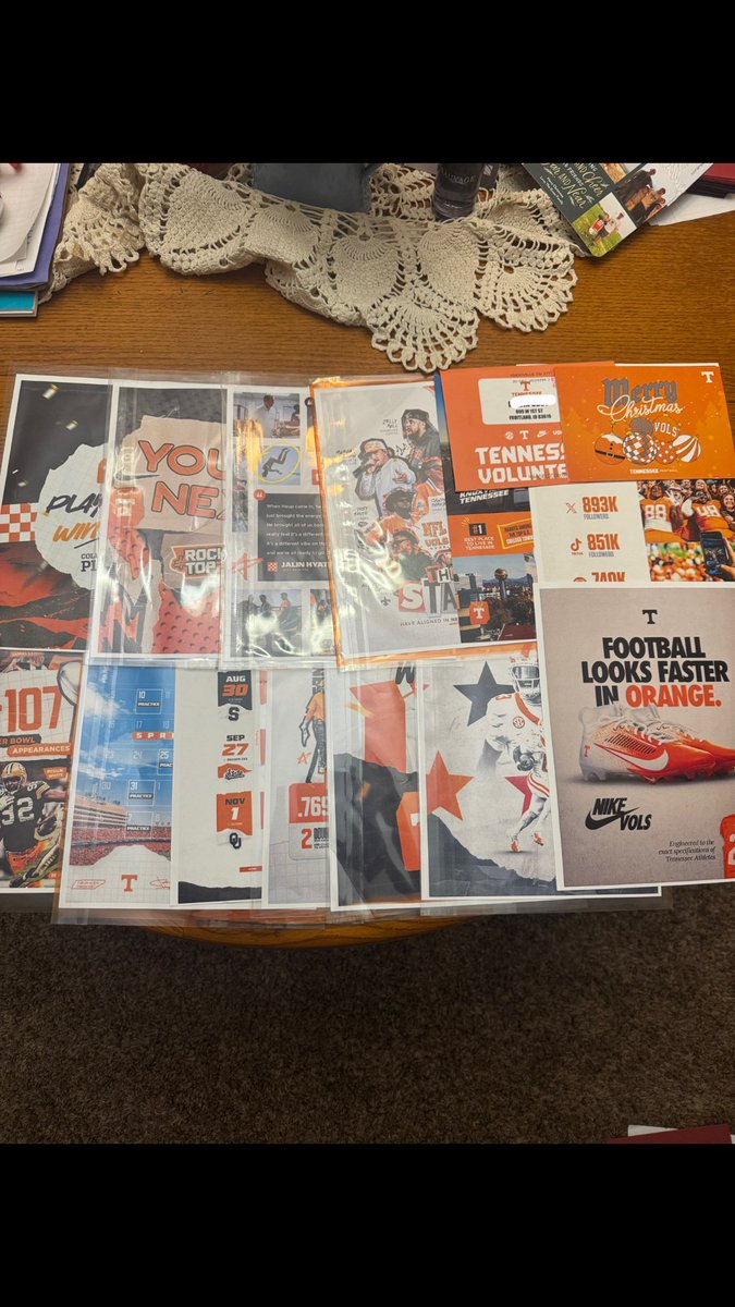 Kelvin Obot (@kelvinobot72) on Twitter photo Thank you for all the graphics, letters, and support throughout last season and the last couple months!!! <a href="/Vol_Football/">Tennessee Football</a> <a href="/VolFBRecruiting/">Tennessee Football Recruiting</a> <a href="/Gelarbee/">Glen Elarbee</a> <a href="/KevinP_71/">Kevin Pendleton</a> Thank you for all the graphics, letters, and support throughout last season and the last couple months!!! <a href="/Vol_Football/">Tennessee Football</a> <a href="/VolFBRecruiting/">Tennessee Football Recruiting</a> <a href="/Gelarbee/">Glen Elarbee</a> <a href="/KevinP_71/">Kevin Pendleton</a>