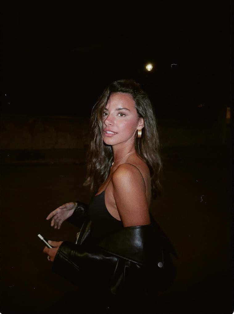 femmistforeal's tweet image. all the stars are closer