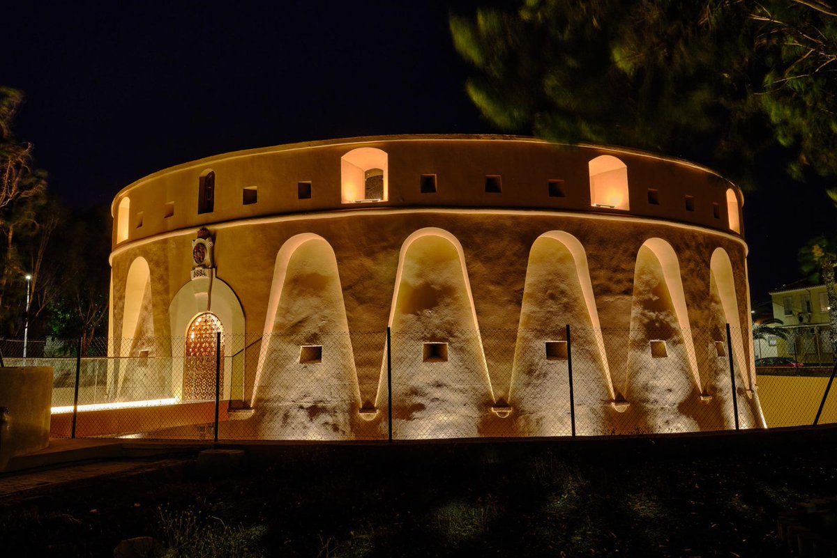 Smartlouvre's tweet image. MicroLouvre® provides glare control by creating directional light diffusion &amp;amp; source concealment. It is a highly effective light diffusion material for a wide range of applications.

#LightDiffusion
#AntiGlare
#LightingGlare smartlouvre.com/glare-and-ligh…