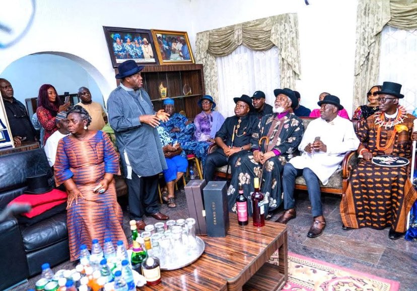 ANTHONY ABODY OTOBO (@real_ijawboy) on Twitter photo Pa Clark’s Death: Gov. Diri leads Bayelsa delegation on condolence visit
His Excellency, Senator Douye Diri, Governor of Bayelsa State has led a delegation from the state to the Abuja home of late Ijaw icon, Pa Edwin Clark, for a condolence visit.
<a href="/govdouyediri/">Governor Douye Diri</a> Pa Clark’s Death: Gov. Diri leads Bayelsa delegation on condolence visit
His Excellency, Senator Douye Diri, Governor of Bayelsa State has led a delegation from the state to the Abuja home of late Ijaw icon, Pa Edwin Clark, for a condolence visit.
<a href="/govdouyediri/">Governor Douye Diri</a>