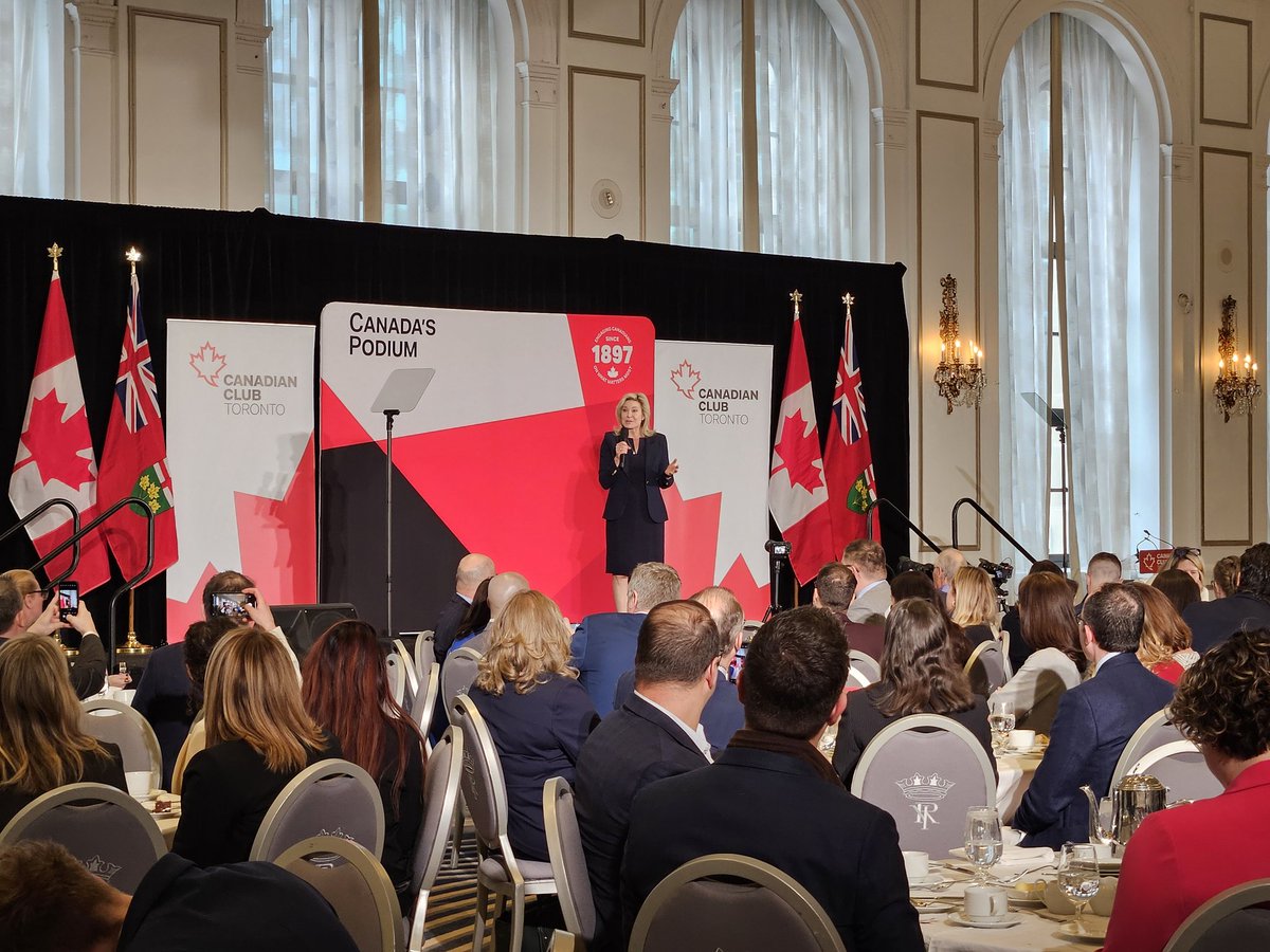 KateDeClerq's tweet photo. Liberal Leader Bonnie Crombie speaks with the a Canadian Club of Toronto, ditching the podium.

She says Ford likes to talk about protecting Ontario, "but he has been neglecting Ontario." #onpoli https://t.co/vpT1OMFxDo