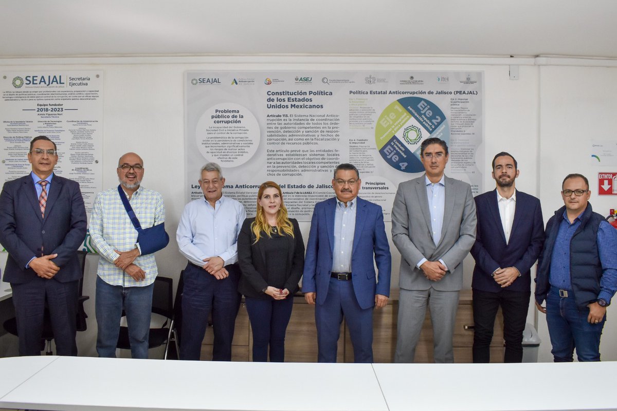 SEAJalisco's tweet photo. Realizamos el de Taller de Planeación Estratégica, con la participación especial del Dr. Mauricio Merino (Dir. #IIRCCC) con la presentación del Informe País sobre el #CombateALaCorrupción en México, previo a la Sesión Ordinaria del Comité Coordinador del #SEAJAL. https://t.co/wJAmUZfhbi