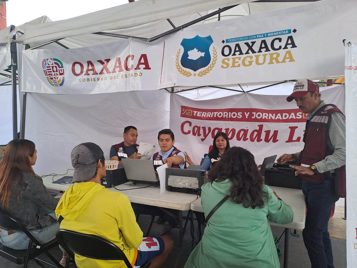 RegCivil_GobOax's tweet photo. El @RegCivil_GobOax da servicios gratuitos de impresión de actas de nacimiento y asesoría en las jornadas de territorio #CayapaduLii. Este jueves tocó el turno en la agencia #Candiani de #OaxacaDeJuárez. Gracias a la #PrimaveraOaxaqueña #OaxacaSeTransforma @salomonj https://t.co/KuuvkpymgW