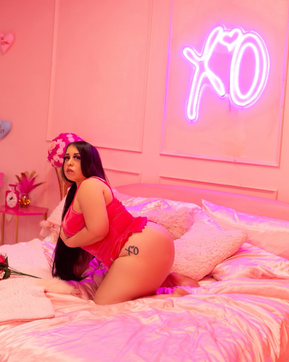 DeeeeGucci's tweet photo. Forgot to post these, happy valentine day. #bbw https://t.co/Tp6Q1PW1yU