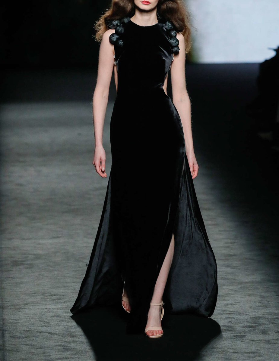 EngBalqeesT's tweet photo. Yolancris Fall Winter 2025-26 😍 Look Book
#fashion #style #fashiondesign #artist #fashionews #sewing #Handymade #luxury #London #fashionstyle https://t.co/vuIRc93Q06