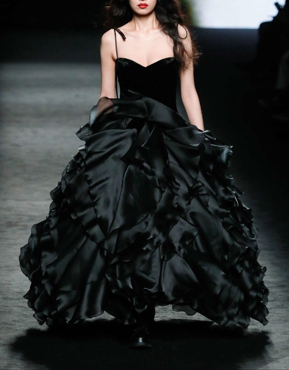 EngBalqeesT's tweet photo. Yolancris Fall Winter 2025-26 😍 Look Book
#fashion #style #fashiondesign #artist #fashionews #sewing #Handymade #luxury #London #fashionstyle https://t.co/vuIRc93Q06
